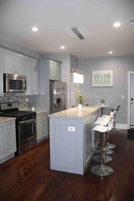Upscale Apartment Westside Of Chicago Esterno foto