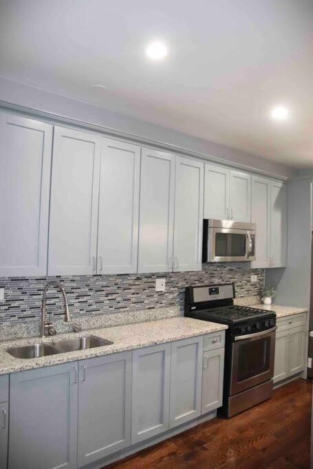 Upscale Apartment Westside Of Chicago Esterno foto