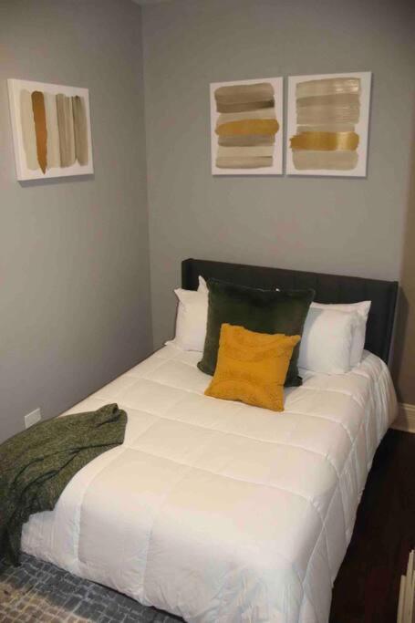 Upscale Apartment Westside Of Chicago Esterno foto