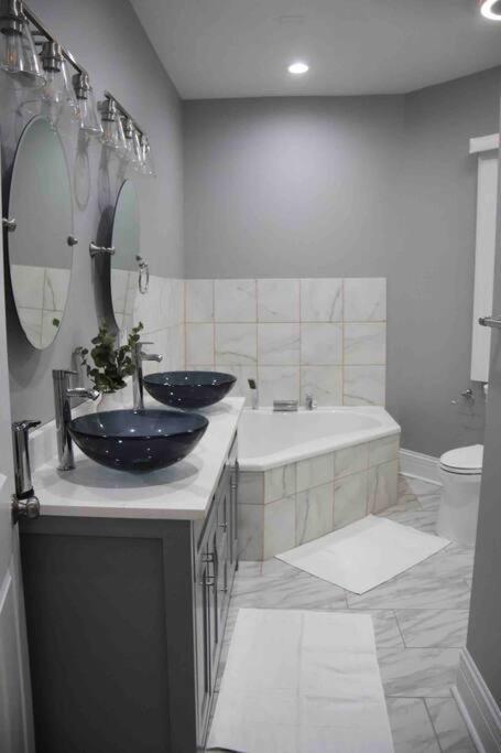 Upscale Apartment Westside Of Chicago Esterno foto