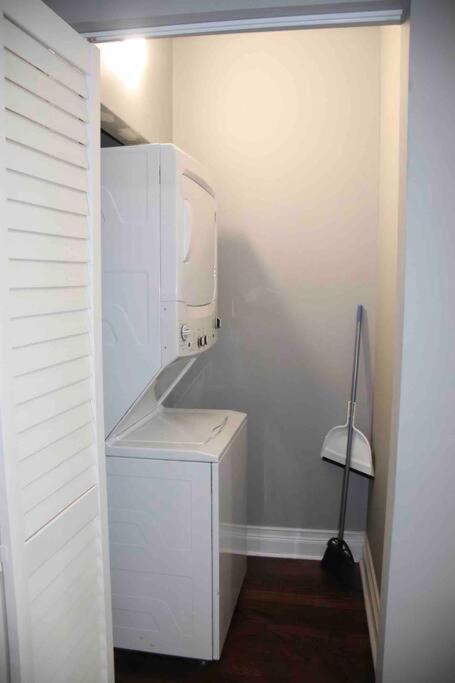 Upscale Apartment Westside Of Chicago Esterno foto