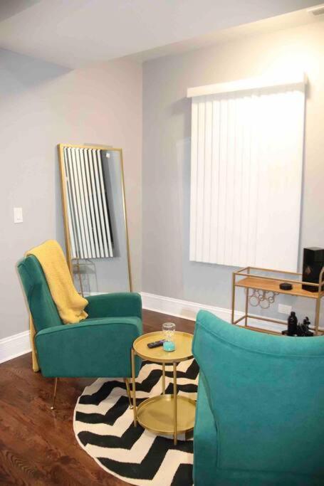 Upscale Apartment Westside Of Chicago Esterno foto